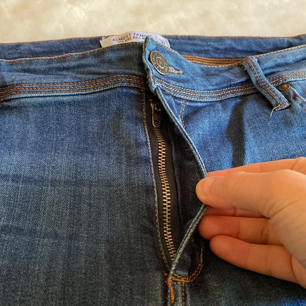 PLUS Size 18 ALMOST FAMOUS Mid Rise Roll Cuff Ripped Jeans - Picture 10 of 10